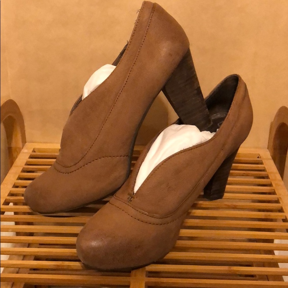 NICOLE tan leather booties! - Picture 2 of 3